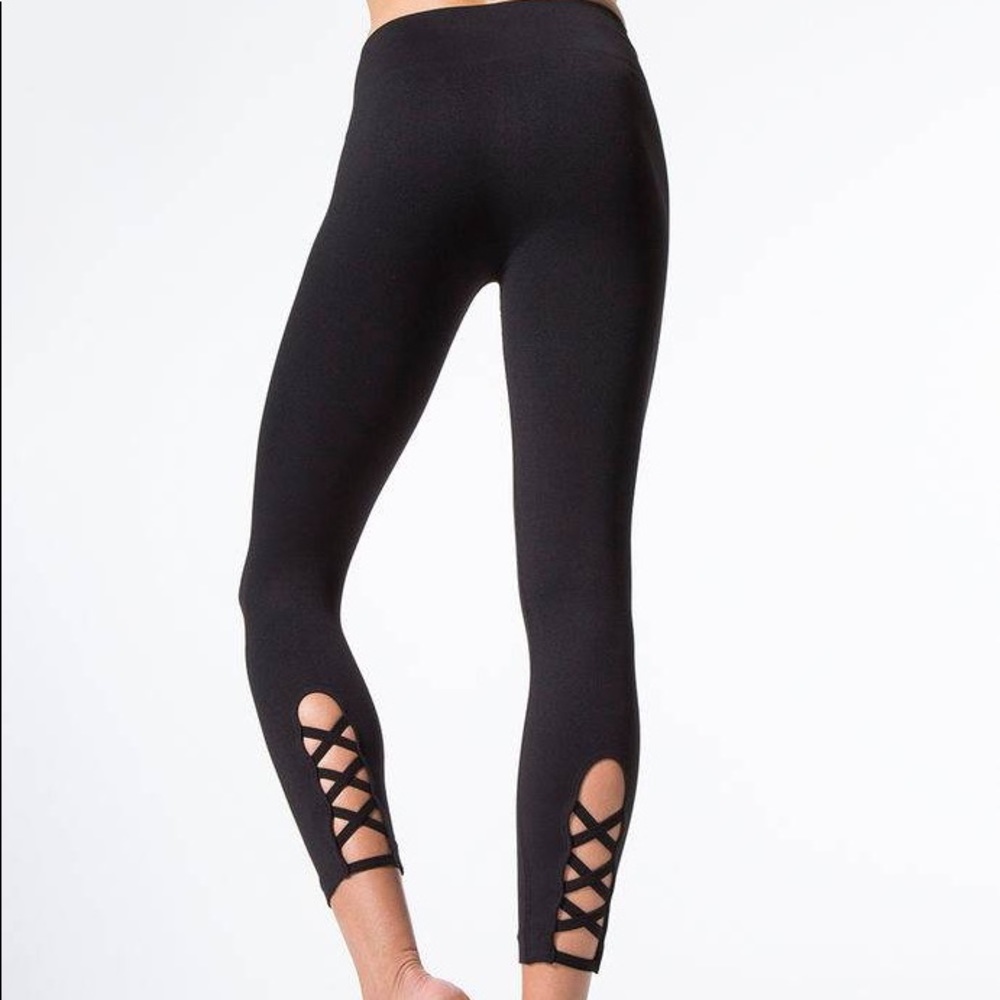 Reebok black crop leggings criss cross calf, S